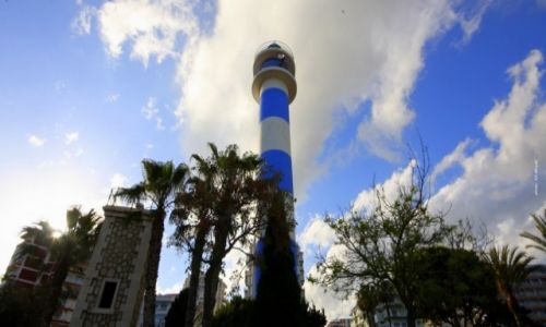 Zdjcie HISZPANIA / Andaluzja / Torre Del Mar / Pod swiatlo - latarni