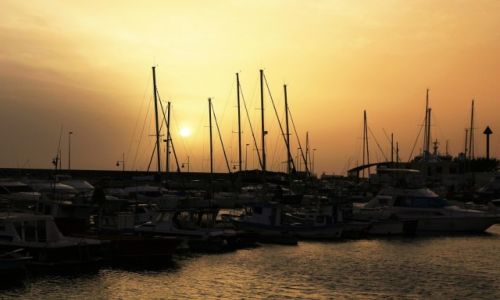 Zdjcie HISZPANIA / Fuerteventura/Wyspy Kanaryjskie / Corralejo / W porcie, o poranku