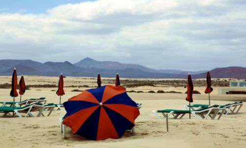 Zdjcie HISZPANIA / Fuerteventura/Wyspy Kanaryjskie / Corralejo / Na play