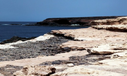 Zdjęcie HISZPANIA / Fuerteventura/Wyspy Kanaryjskie / Ajuy / Skalisty brzeg