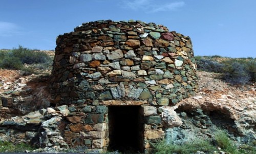 Zdjęcie HISZPANIA / Fuerteventura/Wyspy Kanaryjskie / Pajara / Piec do wypalania białego cementu