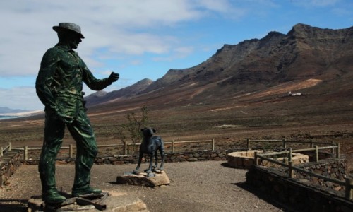 Zdjecie HISZPANIA / Fuerteventura/Wyspy Kanaryjskie / Pwysep Jandia/Cofete / Tajemniczy pomnik