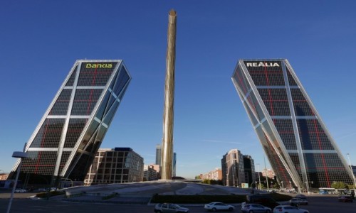 Zdjecie HISZPANIA / Madryt / Plaza de Castilla / Puerta de Europa i Caja Madrid