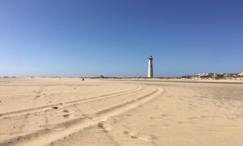 Zdjcie HISZPANIA / Morro Jable / Fuerteventura / Latarnia w oddali