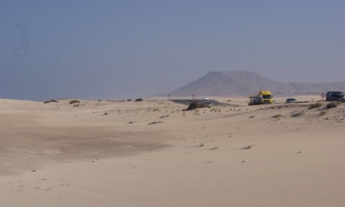 Zdjcie HISZPANIA / Fuerteventura / Corralejo / Przez pustyni w Corralejo