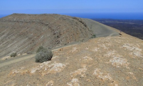 HISZPANIA / Wyspy Kanaryjskie / Lanzarote / Na krawdzi krateru Caldera Blanca.