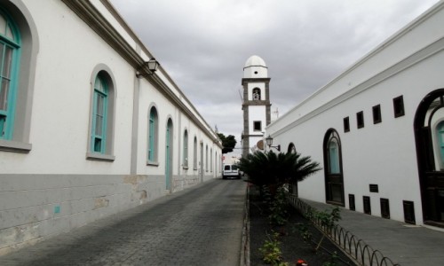Zdjcie HISZPANIA / Wyspy Kanaryjskie / Lanzarote / Wspomnienie z Lanzarote - uliczka w Arrecife