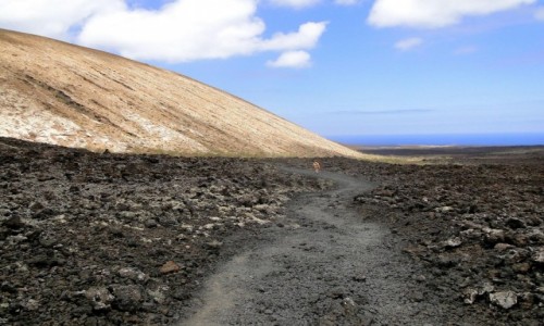 HISZPANIA / Wyspy Kanaryjskie / Lanzarote / Pod zboczem Caldera Blanca.