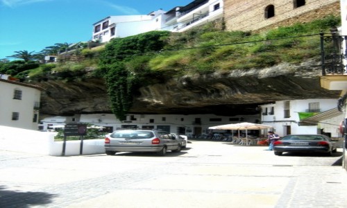 Zdjcie HISZPANIA / Andaluzja / Setenil de las Bodegas / Knajpy z dreszczykiem