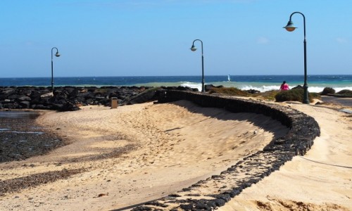 Zdjęcie HISZPANIA / Wyspy Kanaryjskie / Lanzarote, Costa Teguise / Nad morzem