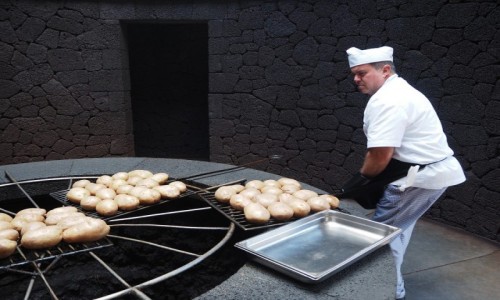 Zdjecie HISZPANIA / Wyspy Kanaryjskie / Lanzarote / Naturalny grill na wulkanie