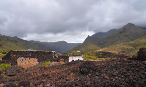 Zdjcie HISZPANIA / Gran Canaria / Maipes de Agaete / Widok na nekropoli w Maipes