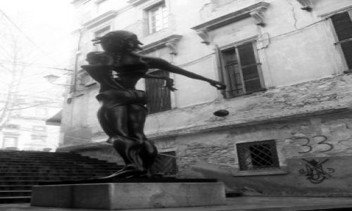 Zdjecie HISZPANIA / Katalonia / Figueres / Rzeba przed Museo-Teatro Dali