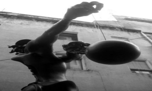 Zdjecie HISZPANIA / Katalonia / Figueres / Rzeba przed Museo-Teatro Dali II
