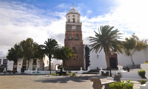 Zdjecie HISZPANIA / Wyspy Kanaryjskie / Lanzarote / Teguise - koci w centrum miasta