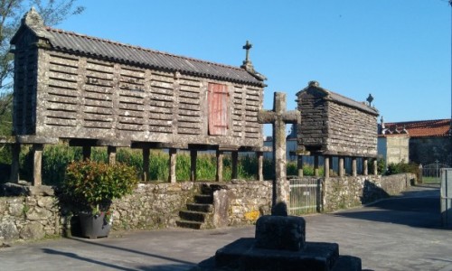 Zdjcie HISZPANIA / Galicja / Olveiroa / Kamienne horreo, suszarnia do zboa i zi
