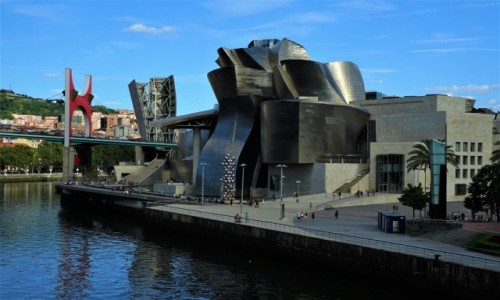 Zdj�cie HISZPANIA / Kraj Bask�w / Bilbao, Muzeum Guggenheima / W innym �wietle