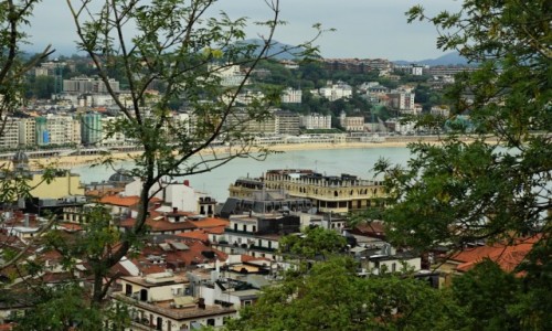 Zdjecie HISZPANIA / Kraj Baskw / San Sebastian / Zza drzew