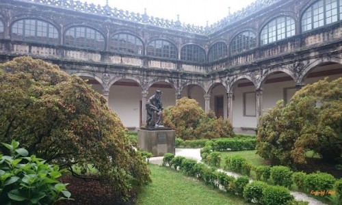 Zdjcie HISZPANIA / Galicia / Santiago de Compostela / Dziedziniec uniwersytetu