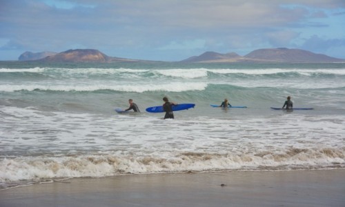Zdjcie HISZPANIA / Wyspy Kanaryjskie - Lanzarote / Famara  / na falach