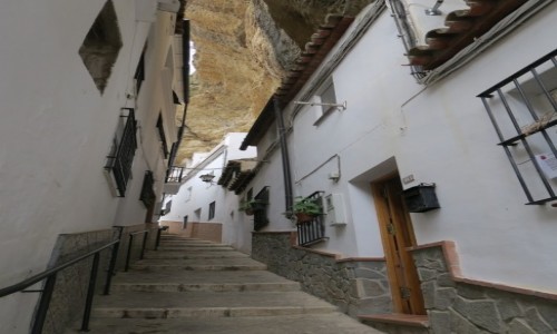 Zdjcie HISZPANIA / Andalusia / Setenil de las Bodegas / Uliczka w skale