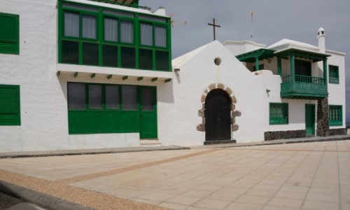 Zdjcie HISZPANIA / Wyspy Kanaryjskie - Lanzarote / Caleta de Famara / Iglesia del Sagrado Corazon de Maria