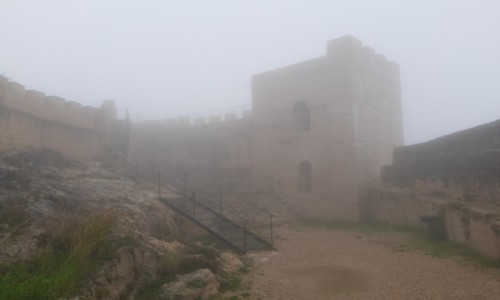 Zdjcie HISZPANIA / Walencja / Xiativa / Zamek spowity mg