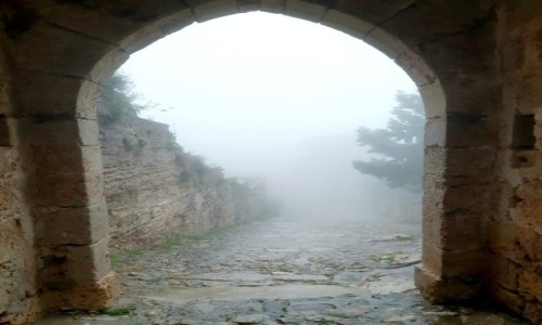 Zdjcie HISZPANIA / Walencja / Xativa / Tajemnicza bram