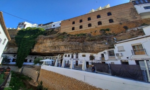 Zdjcie HISZPANIA / Andaluzja. / Setenil. / Setenil - miasto wykute w skale.