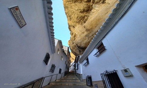 Zdjcie HISZPANIA / Andaluzja. / Setenil. / Setenil - miasto wykute w skale.