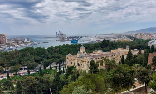 Zdjęcie HISZPANIA / Andaluzja. / Malaga. / Ratusz ze wzgórza zamkowego.