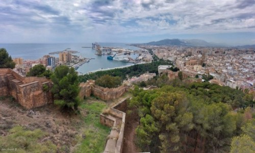 Zdjcie HISZPANIA / Andaluzja. / Malaga. / Malaga i port  z murw zamku.