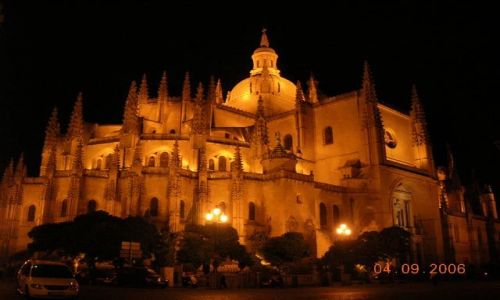 HISZPANIA / Kastylia - Leon / Segovia / Katedra noc