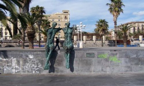 Zdjecie HISZPANIA / Katalonia / Barcelona / para w porcie Veil
