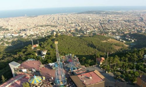Zdjecie HISZPANIA / Katalonia / Barcelona Tibidabo / Panorama Barcelony z najwyższego punktu w mieście, koscioła na wzgórzu Tibidabo