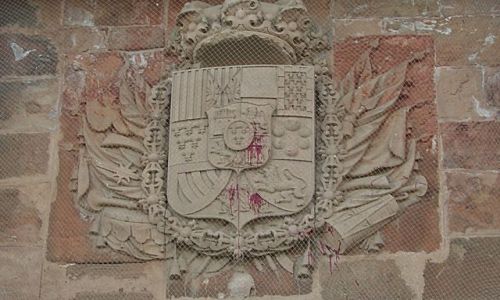 Zdjecie HISZPANIA / Barcelona / Wzgórze Montjuic / Element fasady zamku. Przywodzi na myśl jego krwawą historię.