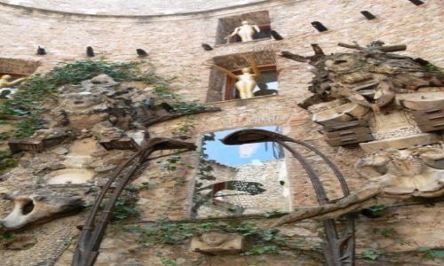 Zdjecie HISZPANIA / brak / Gerona / Szokujce muzeum Salvadora Dali
