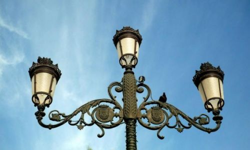 Zdjecie HISZPANIA / Gran Canaria / las Palmas - Plaza de Santa Ana / Latarnia z gobkiem na placu w. Anny