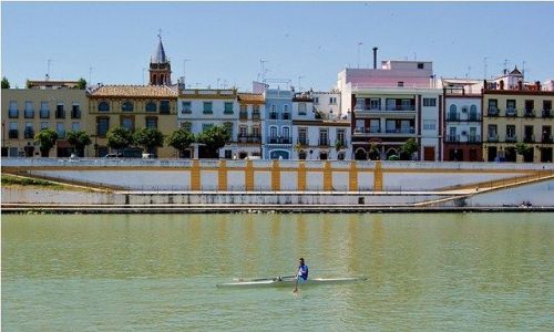 Zdjęcie HISZPANIA / Andaluzja / Sewilla / Kajakarz na Guadaquivir