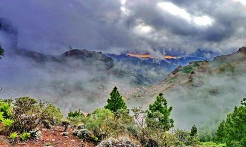 Zdjecie HISZPANIA / Gran Canaria / pi / Grki we mgle z Pico de Las Nieves