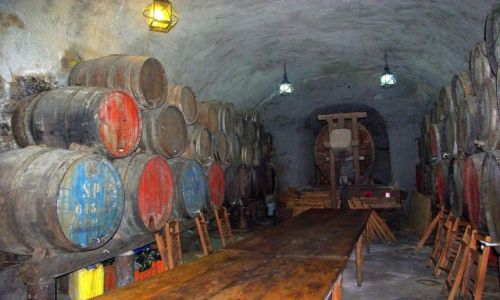 Zdjecie HISZPANIA / Wyspy Kanaryjskie, La Palma / Wioska San Nicolas, restauracja Bodegon Tamanca. / Piwniczka