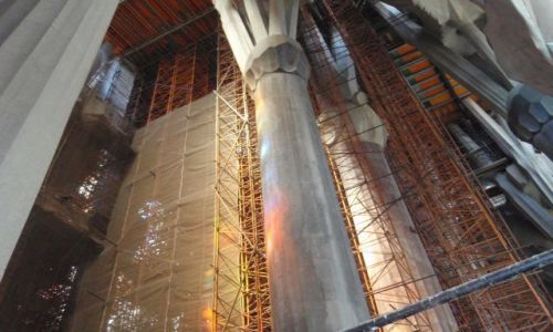 Zdjecie HISZPANIA / - / Barcelona / Sagrada Familia w trakcie budowy - wntrze.
