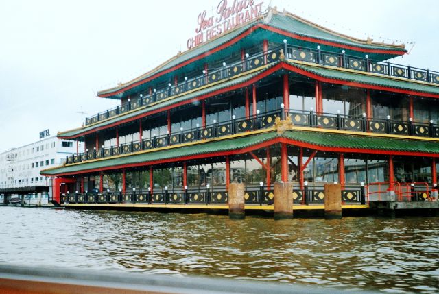 Zdjęcia: Chińska restauracja, Amsterdam z okien tramwaju wodnego, HOLANDIA Zdjęcia: Chińska restauracja, Amsterdam z okien tramwaju wodnego, HOLANDIA