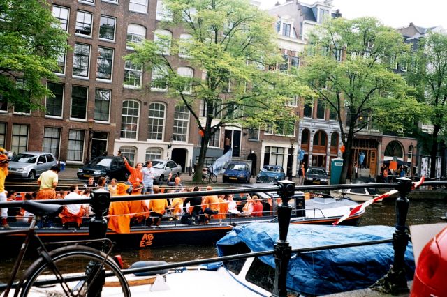 Zdjęcia: pikniki na łodziach, Amsterdam w czasie święta urodzin królowej, HOLANDIA Zdjęcia: pikniki na łodziach, Amsterdam w czasie święta urodzin królowej, HOLANDIA