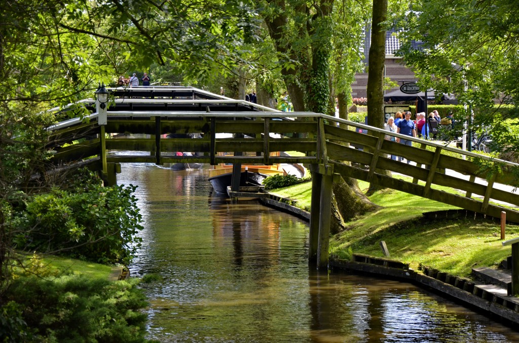 Zdjęcia: Giethoorn, Overijssel, Mosty nad kanałem, HOLANDIA Zdjęcia: Giethoorn, Overijssel, Mosty nad kanałem, HOLANDIA