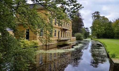 Zdjcie HOLANDIA / Drenthe / Leek / Paacyk z fos