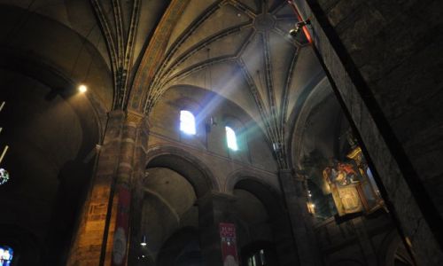 Zdjecie HOLANDIA / Limburgia / Maastricht / Onze-Lieve-Vrouwebasiliek wewntrz II-gra wiate