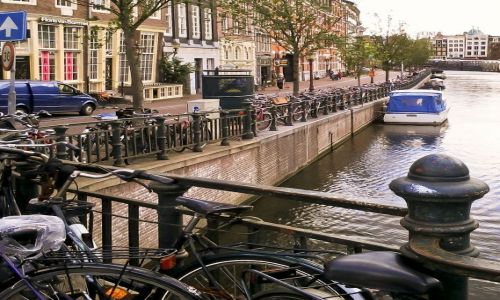 Zdjecie HOLANDIA / - / Amsterdam / Hmm... gdzie to ja zostawiam rower? :) 