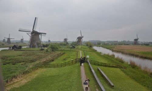 HOLANDIA / Holandia Poudniowa / Kinderdijk / Wiatraki w Kinderdijk