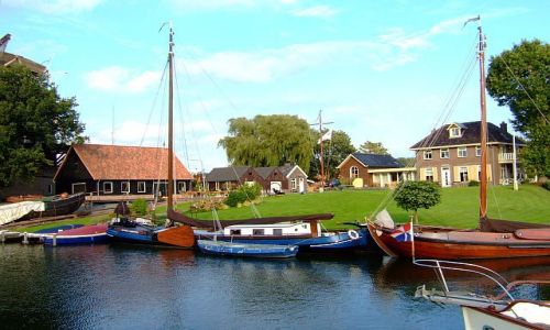 Zdjęcie HOLANDIA / Flevoland / Harderwijk  / nad kanałem 2